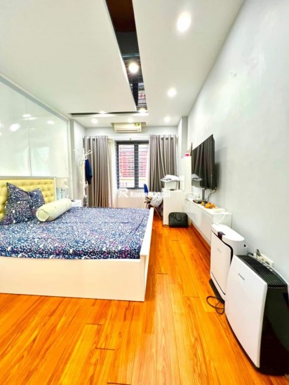 NHÀ ĐẸP Ở PHÙNG CHÍ KIÊN -PHÂN LÔ Ô TÔ - MẶT NGÕ KINH DOANH - 2 THOÁNG TRƯỚC  SAU - FULL NỘI THẤT TIỀN TỶ.
